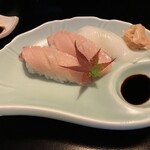 天草地魚料理 いけすやまもと - 追加のブリとイカの握り