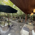 阿左美冷蔵 - 本館 庭園のようなテラス席