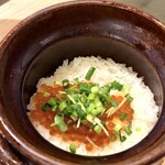 とーかんまんしょん錦糸町101号室 - サーモンといくらの土鍋ご飯