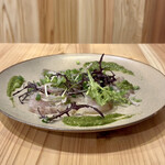 とーかんまんしょん錦糸町101号室 - 鮮魚の藁焼き 春菊のチミチュリソース