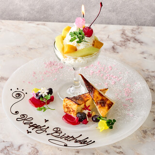 お誕生日・記念日を華やかに彩るメッセージデザートプレート