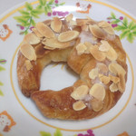 33209837 - クロワッサンオザマンド（180円＋税）