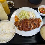 白龍ラーメン - 日替り定食　900円　　普段はトンカツ定食 950円