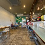 CARLY BURGER - 店内の様子