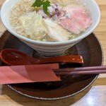 手打ち正麺 Hachimitsu - 貝出汁が凄っ(*^^*)美味しくてレンゲが止まらなかった^^;！。