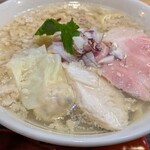 手打ち正麺 Hachimitsu - 豚チャーシュー、鶏胸肉、ワンタン。