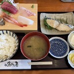 魚めし屋 - 料理写真:サワラの西京焼きに刺身5点付1980円