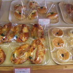 ぱにーに - おかず系のパン。他にもたくさんあります。どれにしようかすごく悩みます