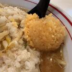 蒙古タンメン中本 - 味にパンチを加えるニンニク٩( ''ω'' )و