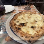 ピッツェリア チーロ 東中野店  - クアトロフォルマッジ　2000円