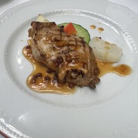 エルルカン・ビス - 肉：ブランド鶏の柑橘と山椒のソース、野菜はちょいかため