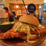 Hangry Joe's Tokyo - ハングリィスパイシーチキンバーガーセット（辛さレベル３）1450円 ＋　ペプシコーラ　250円