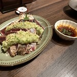 桜梅桃李 - 焼津産　鰹のたたき麻辣ポン酢と醗酵生姜醬で