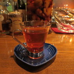 AUTHENTIC STYLE BAR - ウォッカベースの、紅茶とハイビスカスのホットカクテル