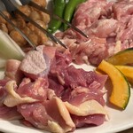 地鶏・黒豚・馬刺し まる九 - 地鶏炭火焼き