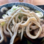 くに一 - うどんは如何にも武蔵野うどんらしく太くてコシがあるタイプ。
