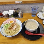 岩ちゃんの極中華そば - こってり背脂のもち小麦塩つけ麺（1300円）
