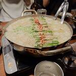 牛もつ鍋専門店 やま本 - 