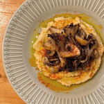 NEIGHBOR - キノコのマリネとフムス