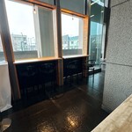 粒粒 - 店舗脇の休憩スペース
