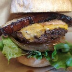 Suns Burger - 燻製ベーコンチーズバーガー（R）1850円