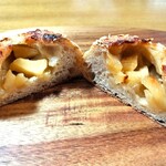 パナデリアトリゴ - りんごのカンパーニュ断面