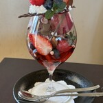 カフェ・ド・ラパン - 3種ベリーのショコラパフェ　1,880円