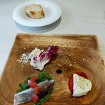 神楽坂タンテボーネ - 前菜盛り合わせとバケット