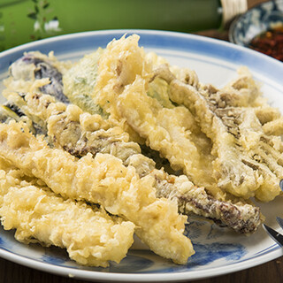 絶妙な食感と風味ひきたつ「ホルモン天ぷら」