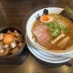 もんごい亭 - 料理写真:もんごいらーめん炙りチャーシュー丼セット\1,270