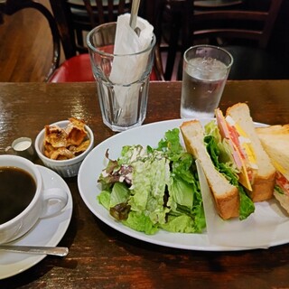 カフェ・ラ・ダダ_0