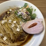 めん処 きよ洲 - 水菜とタマネギ、フライドエシャロットがスープに合う！