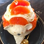 嘘と僕 - かき氷には、柑橘シロップがかかっていて、また中には、ほうじ茶ゼリーが入っており、ぷるんぷるんとした食感が良いアクセントになっている美味しいフルーツかき氷～!!( ^o^)ﾉ