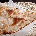 レッドチリ - でっかい焼き立てのナン