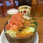 かね将 - 赤星中瓶670円、生野菜サラダ380円