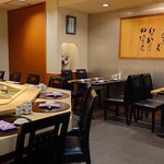寿し処ふしみ - 落ち着い雰囲気の店内