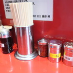 ラーメン二郎 - 卓上調味料