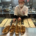 築地 銀だこ - 焼いて頂く方が 並ぶより大変(✘д✘๑;) ³₃