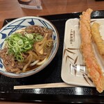 丸亀製麺 - 料理写真:肉うどん、おっきなカニカマ天と海老天