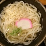 うどん 麦わら - セットのかけうどん。ここの麺ってこんなにやわかったっけ？出汁も嫌いじゃないけど私にはちと濃いな…