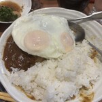 たかはし - ↑カツカレーに目玉焼きトッピング笑