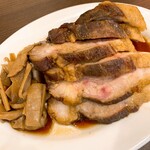 中華 若林 - ハーフチャーシュー ¥600大きいし、ハーフでも充分な量