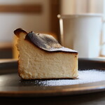キミノ□ト coffee and your__ - バスクチーズケーキ（680円）