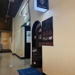 BAR CARAT - エスカレーター上がってすぐ左の扉！