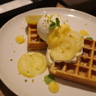 BACON Books & cafe_1