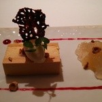 洋梨の軽いムースとコンポート　キャラメル風味
          オレンジの香りのほろ苦いカカオのチュイール
          洋梨のシャーベットと共に