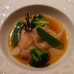鰆のムニエル　アーティーチョークのピューレ
          小海老のラビオリ　ブイヤベース仕立て
