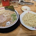 ラーメン まこと屋 - 料理写真: