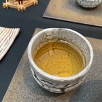 日本料理 TOBIUME - お茶も都度、変わります。