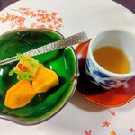 坐忘庵 - 水物　　柿　芋ようかん　　蕎麦茶
